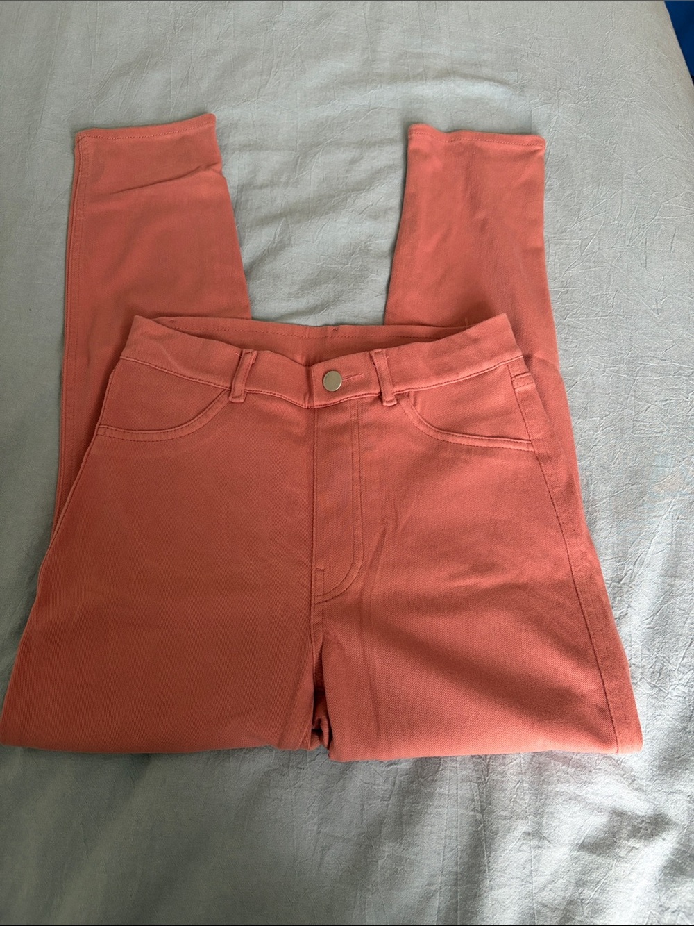 Uniqlo Coral Pull-On Cropped Pants
